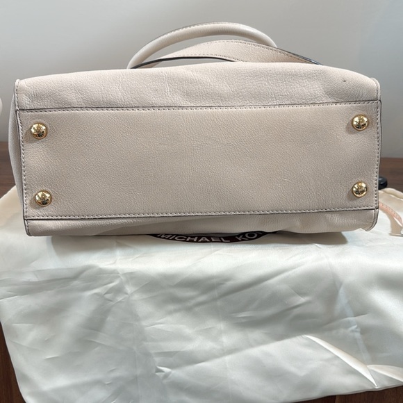 Michael Kors White/Bone Leather Large Hamilton North South Tote. - Picture 17 of 17